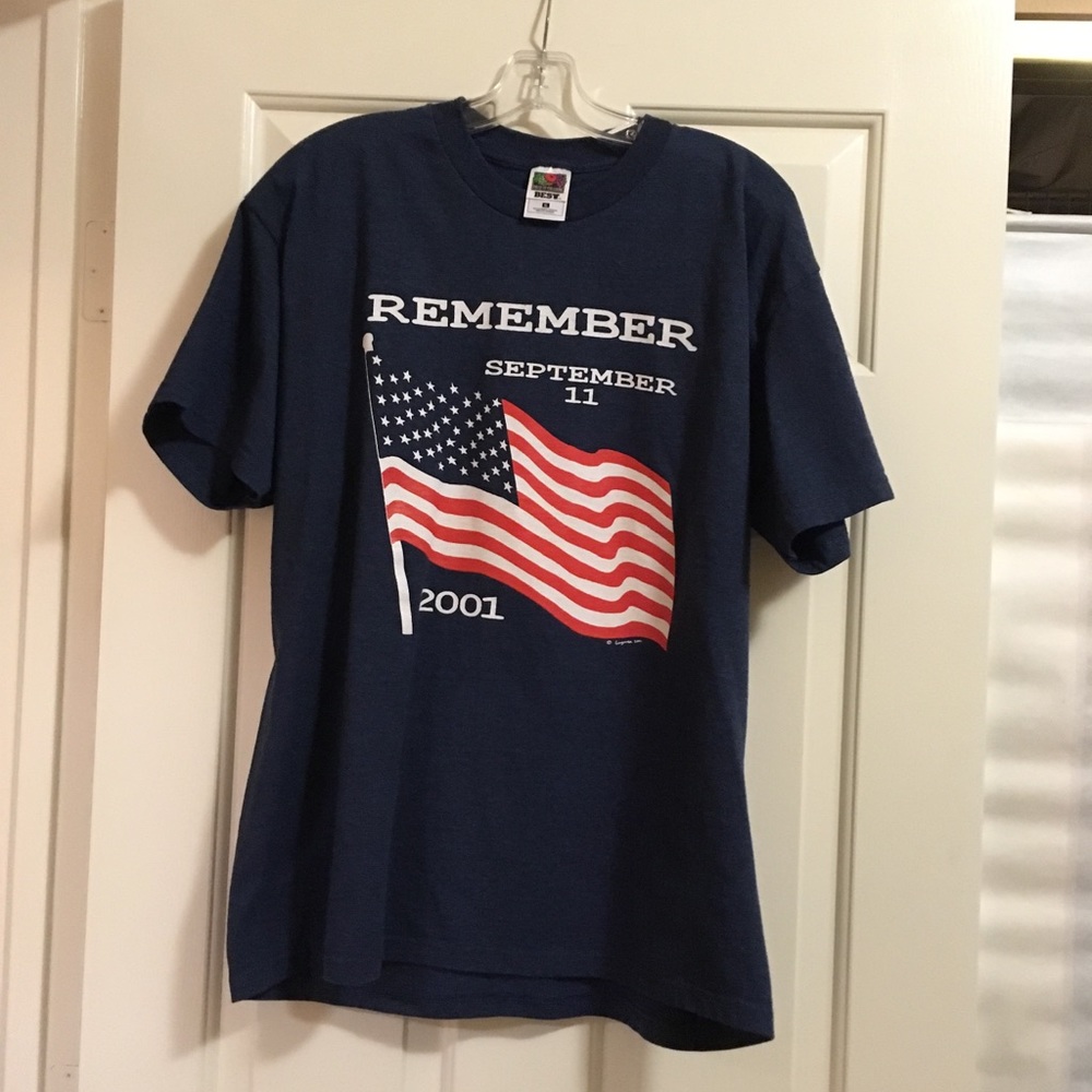 Remember September 11 T-shirt navy size XL